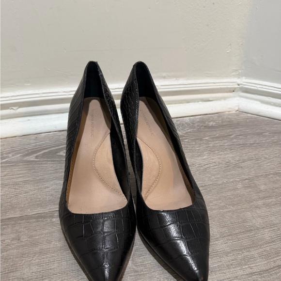 Banana Republic Black Croc Pattern Women's Heels - Size 8 US - Picture 7 of 9